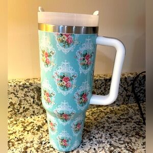 Beautiful blue with handle floral flowers 40 ounce stainless steel tumbler NEW